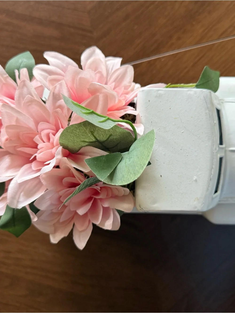 White Farmhouse Truck Floral Decor Vintage Pickup Spring Cottage Centerpiece